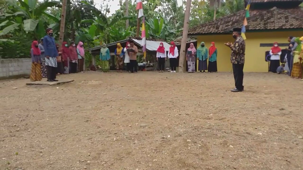 Warga Padukuhan Penggung Adakan Upacara Memperingati Hari Kemerdekaan Republik Indonesia Ke-77